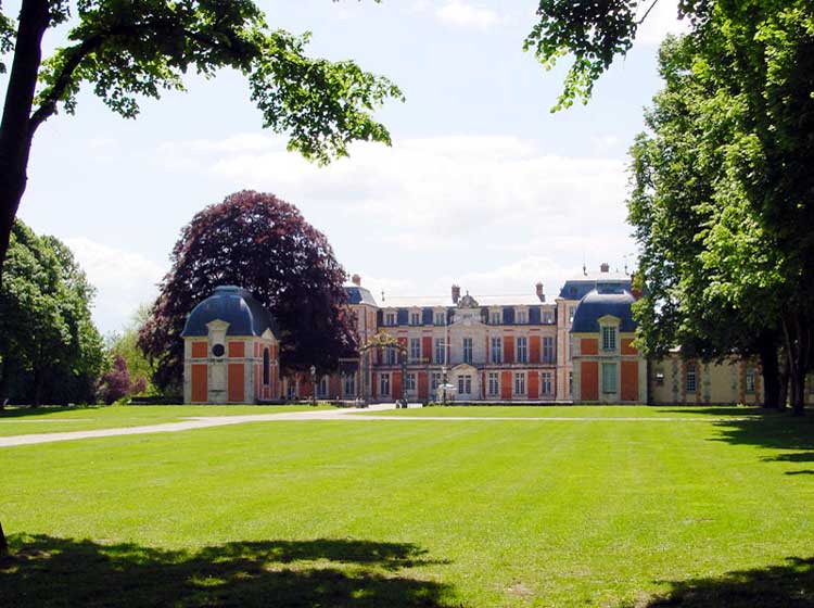 La façade avant du château